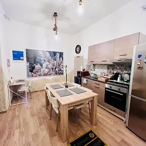 https://il-mondo.taorminaitalyhotels.com